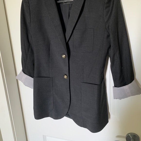 Aritzia blazer. NEW CONDITION - Picture 2 of 3